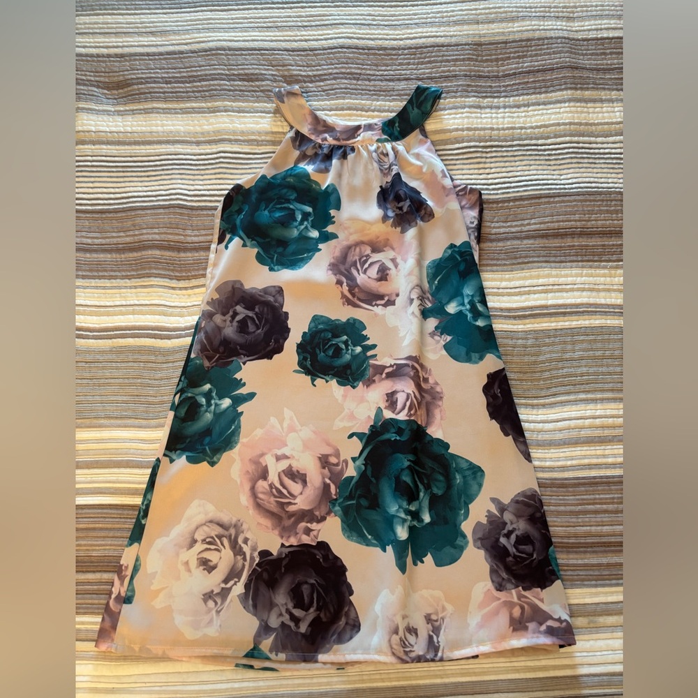 Super cute! H&M Shift Dress. Size 4
